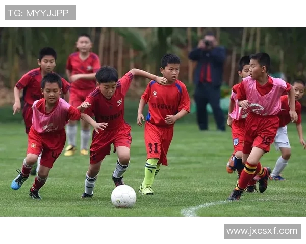 香港足球明星队达文西展现风采助力青少年足球发展与梦想实现